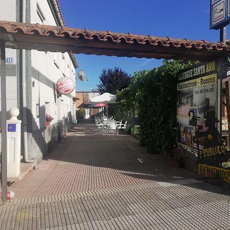 Albergue Santa Ana San Martín del Camino Exteriér fotografie